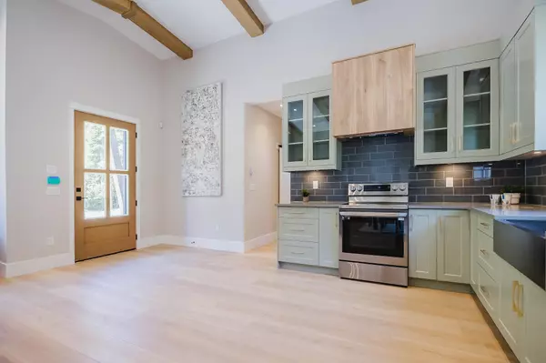 Sunshine Valley, BC V0X 1L5,71384 Grove PL #HG184