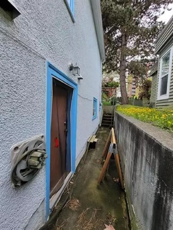 Vancouver, BC V5R 4S8,2719 Duke ST