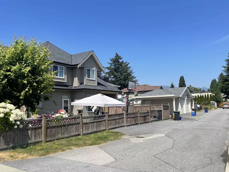 743 Miller AVE, Coquitlam, BC V3J 4K4