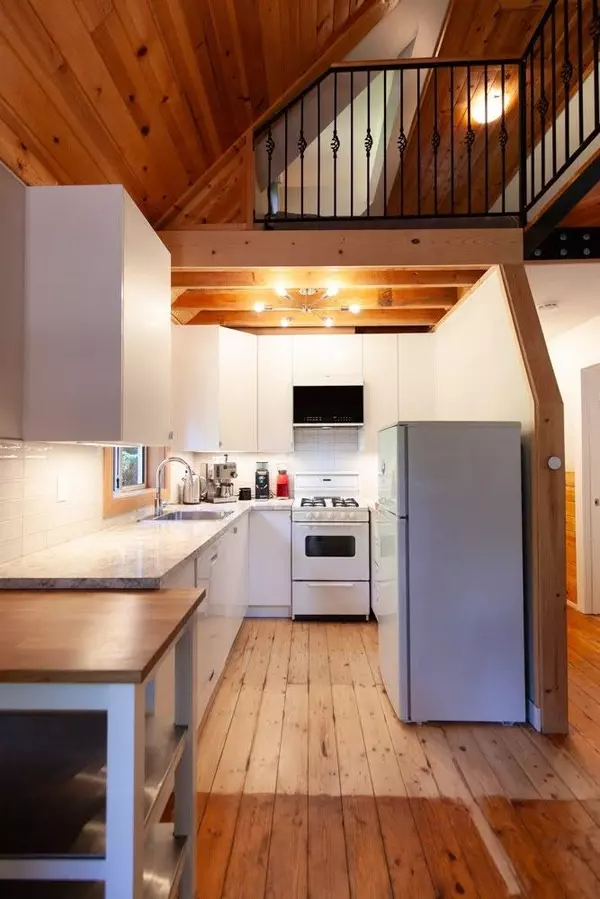 216 Georgina Point RD Mayne Island, BC V0N 2J1