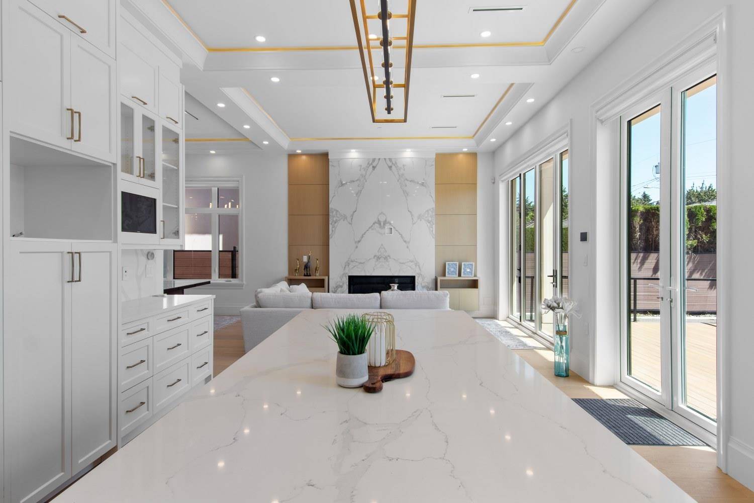2246 W 20th AVE Vancouver, BC V6L 1G3