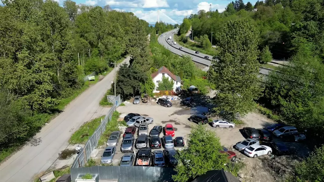 13858 117 AVE, Surrey, BC V3R 2V4