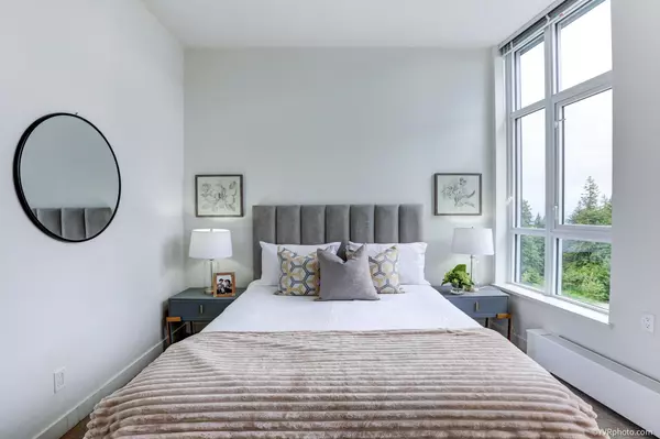 8940 University CRES #1302 Burnaby, BC V5A 4Y8