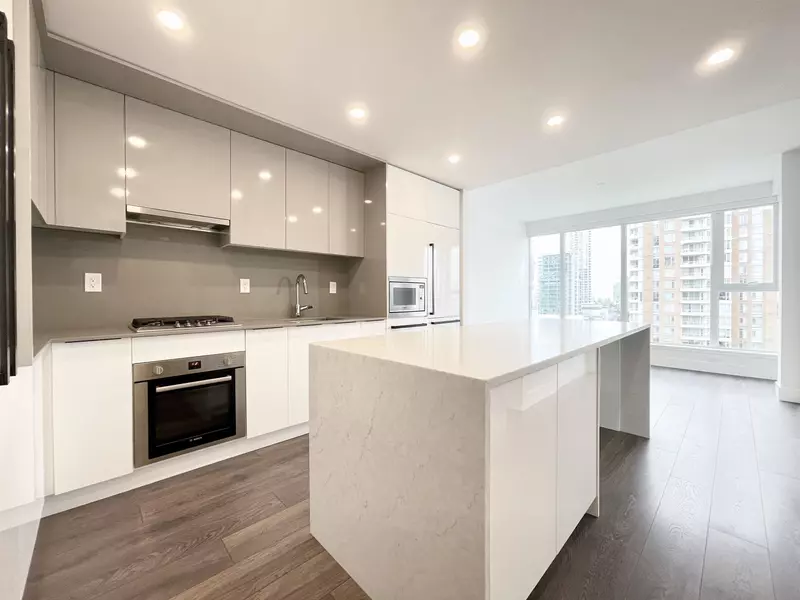 4711 Hazel ST #1006, Burnaby, BC V5H 0J9