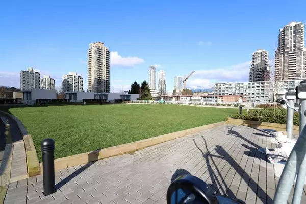 Burnaby, BC V5C 0K8,2388 Madison AVE #1608