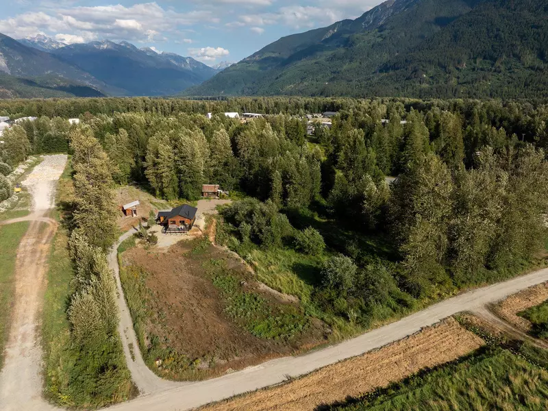 7320 Macrae RD, Pemberton, BC V0N 2L3
