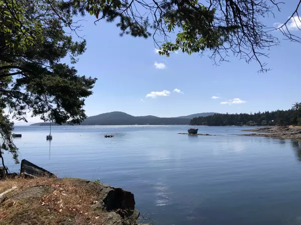 620 Simpson CRES Galiano Island, BC V8B 0G2