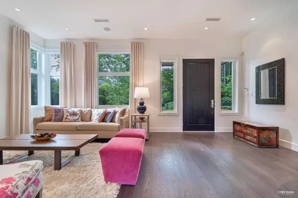 Vancouver, BC V6R 2X1,3853 W 14th AVE