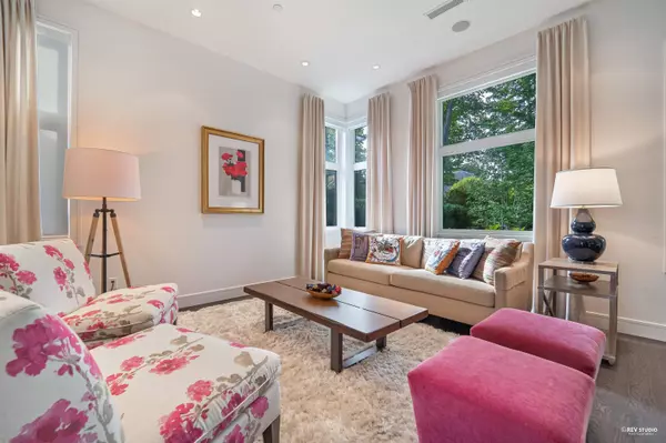 Vancouver, BC V6R 2X1,3853 W 14th AVE