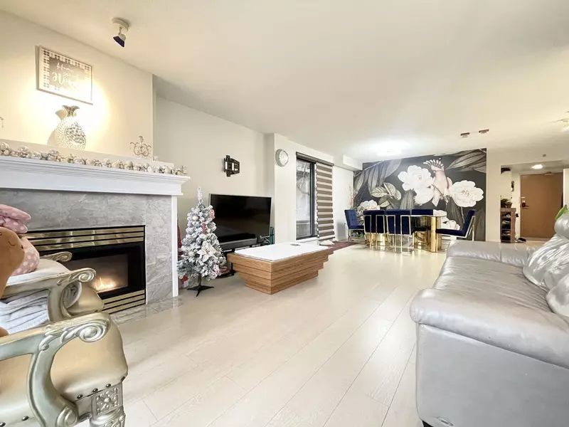 6611 Cooney RD #302, Richmond, BC V6Y 4C5