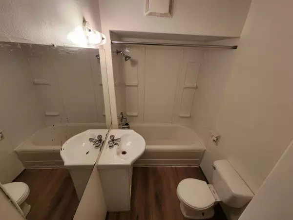 New Westminster, BC V3M 2M8,1121 Hamilton ST