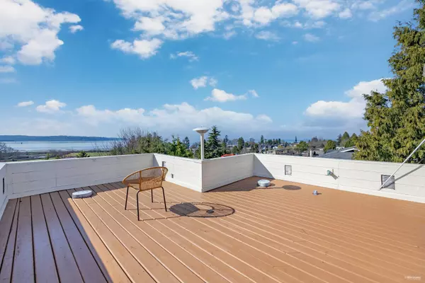 White Rock, BC V4B 4W5,939 Habgood ST