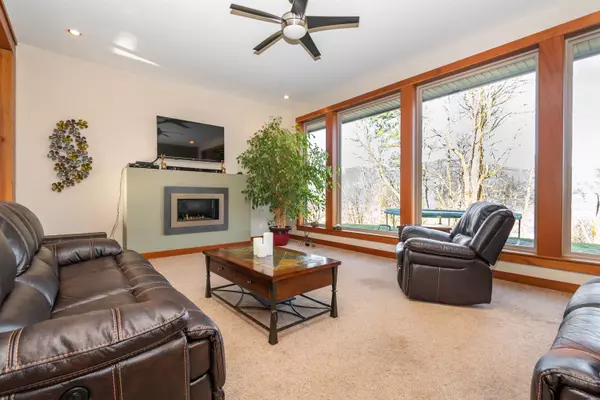Chilliwack, BC V2R 4A4,43207 Salmonberry DR