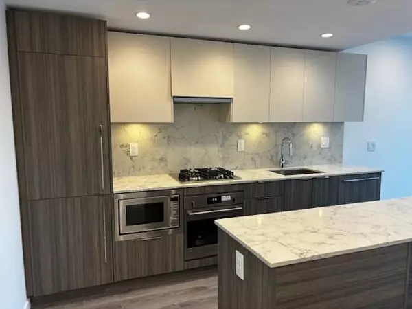 Surrey, BC V0V 0V0,10333 133 ST #304