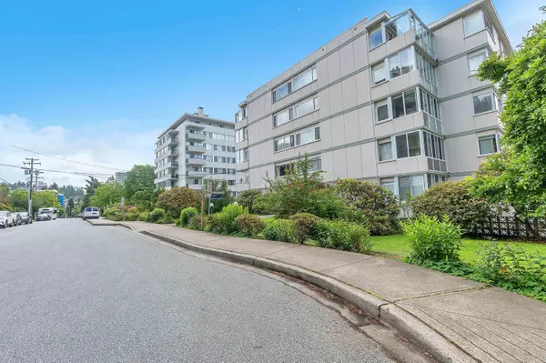 West Vancouver, BC V7V 1R8,1750 Esquimalt AVE #306