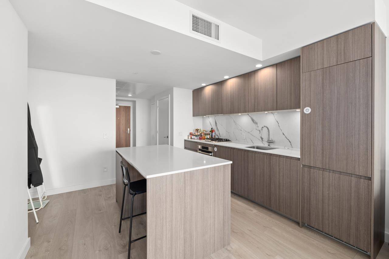 Burnaby, BC V5H 0K4,6463 Silver AVE #1106