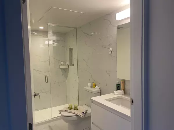 Vancouver, BC V5X 0J8,8138 Fraser ST #210