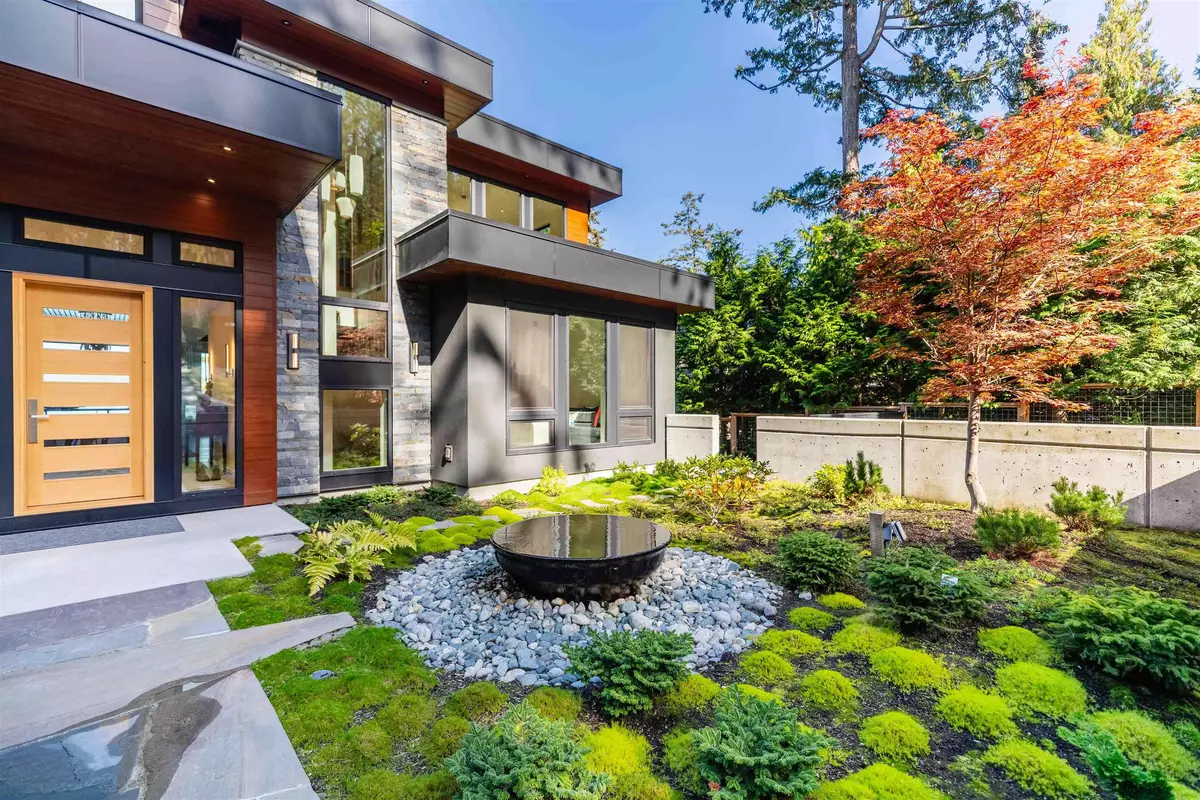No City Value, BC V8L 5L3,848 Lands End RD