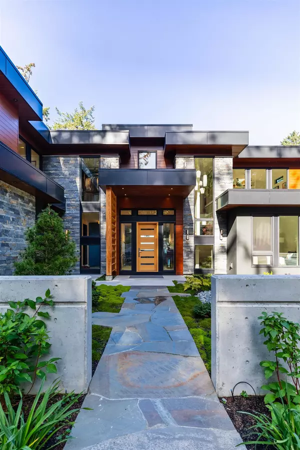 No City Value, BC V8L 5L3,848 Lands End RD