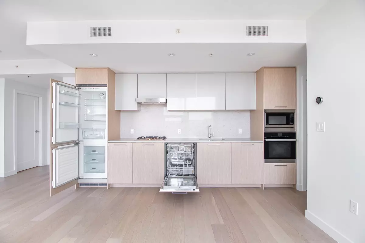Richmond, BC V6X 2B6,3331 No. 3 RD #1502