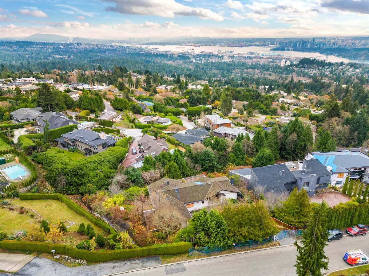 West Vancouver, BC V7S 2P2,1318 Crestwell RD