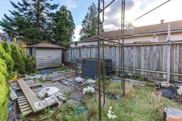 Burnaby, BC V3N 1B2,7474 Edmonds ST
