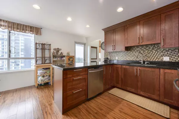 Coquitlam, BC V3K 6R8,555 Austin AVE #2103