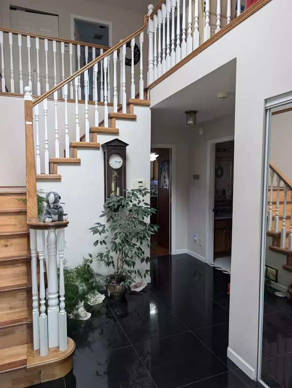 Surrey, BC V3R 8B2,14505 89 AVE