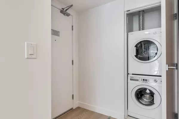 1283 Howe Street #1506 Vancouver, BC V6Z 0E3