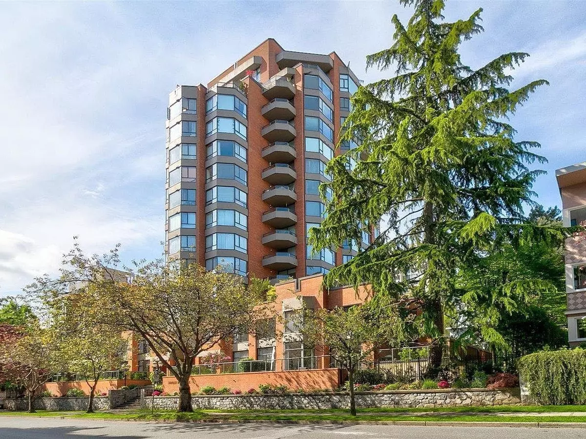 Vancouver, BC V6G 3C1,1860 Robson ST #902