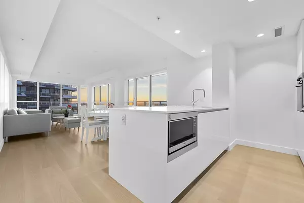 5766 Gilbert RD #1202 Richmond, BC V7C 0G2