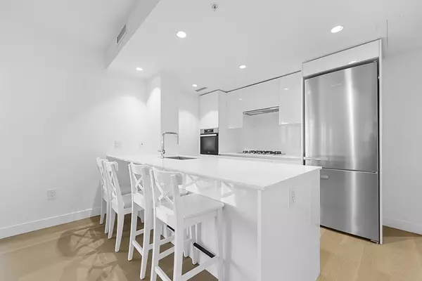 5766 Gilbert RD #1202 Richmond, BC V7C 0G2