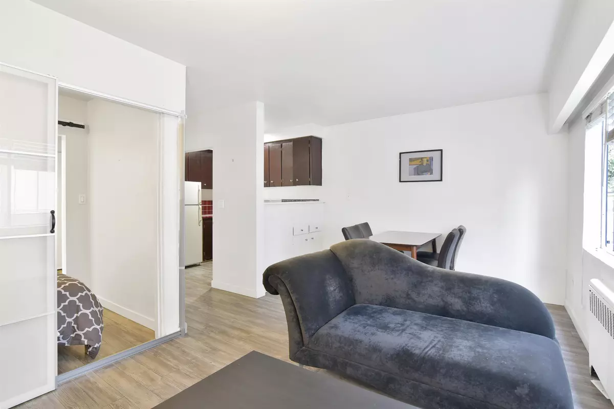 Vancouver, BC V6G 1G5,1540 Haro Street #110