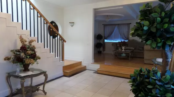 Burnaby, BC V5E 1T4,6732 Burns ST