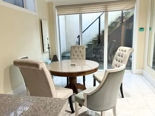 1562 W 40th AVE Vancouver, BC V6M 1V8