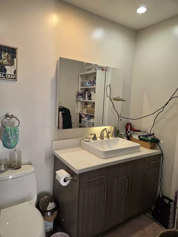 Richmond, BC V6Y 3N7,7240 Moffatt RD #6