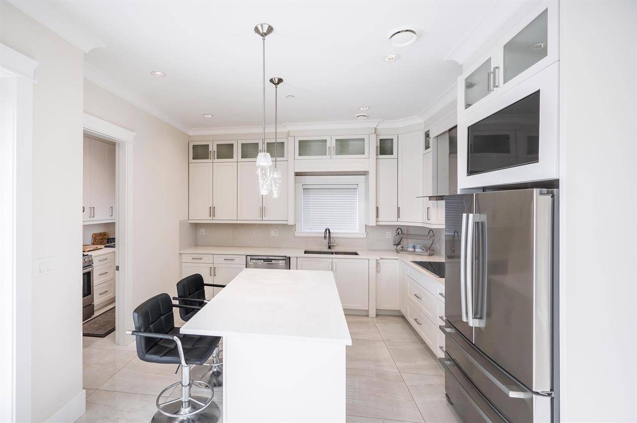 Vancouver, BC V5X 2G1,488 E 62nd AVE