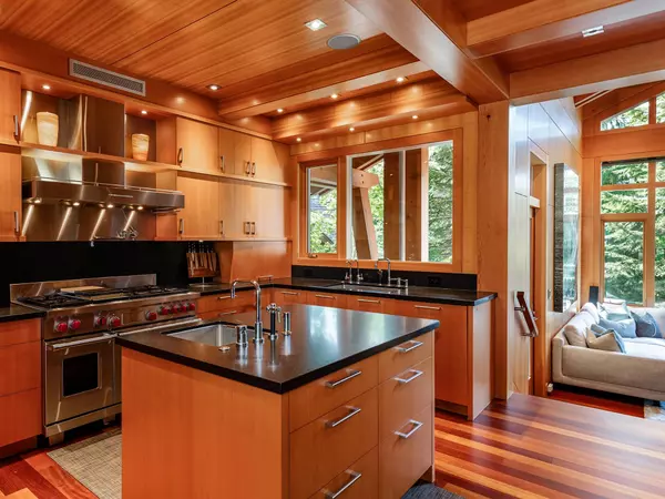 4961 Horstman LN Whistler, BC V0N 1B4