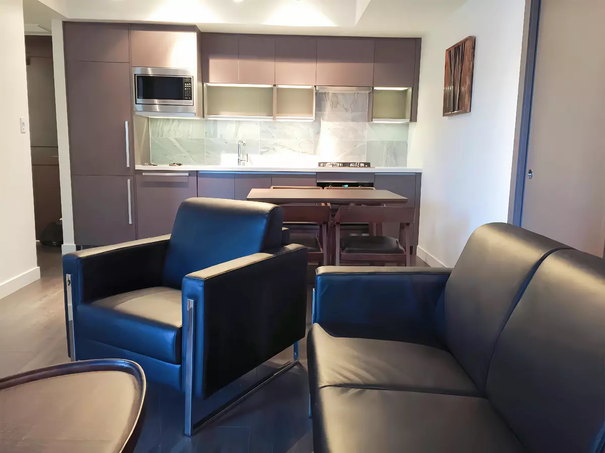 Vancouver, BC V6B 0B5,38 Smithe Street #952