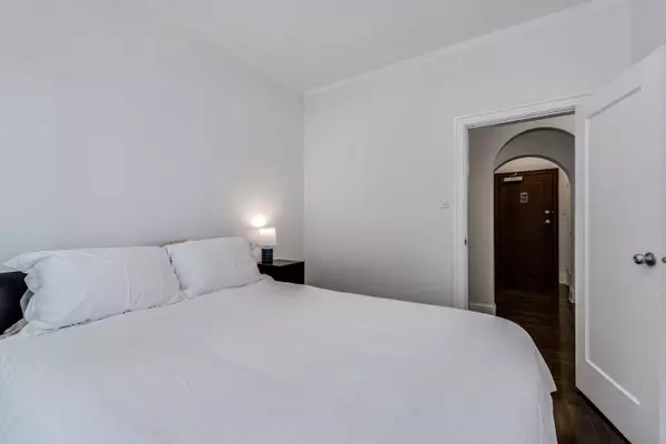 Vancouver, BC V6E 2B5,935 Jervis Street #9