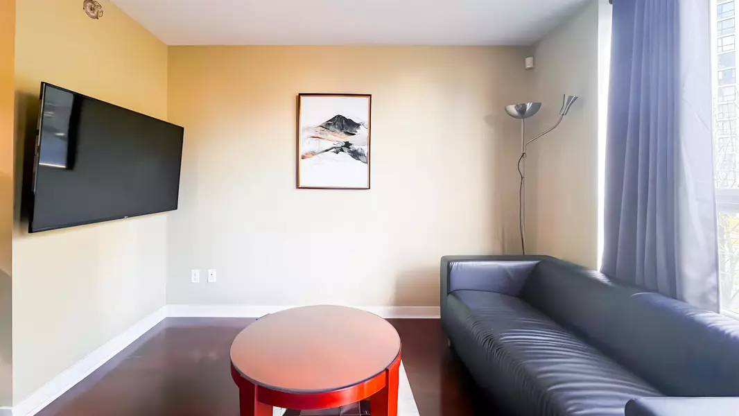 1438 Richards Street #307, Vancouver, BC V6Z 3B8