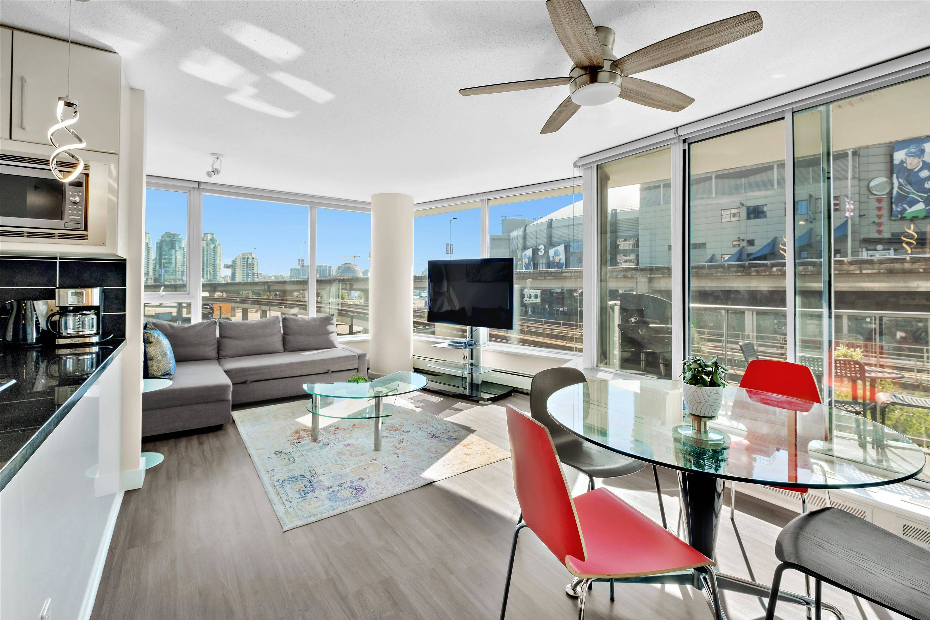 Vancouver, BC V6J 0J2,689 Abbott ST #305