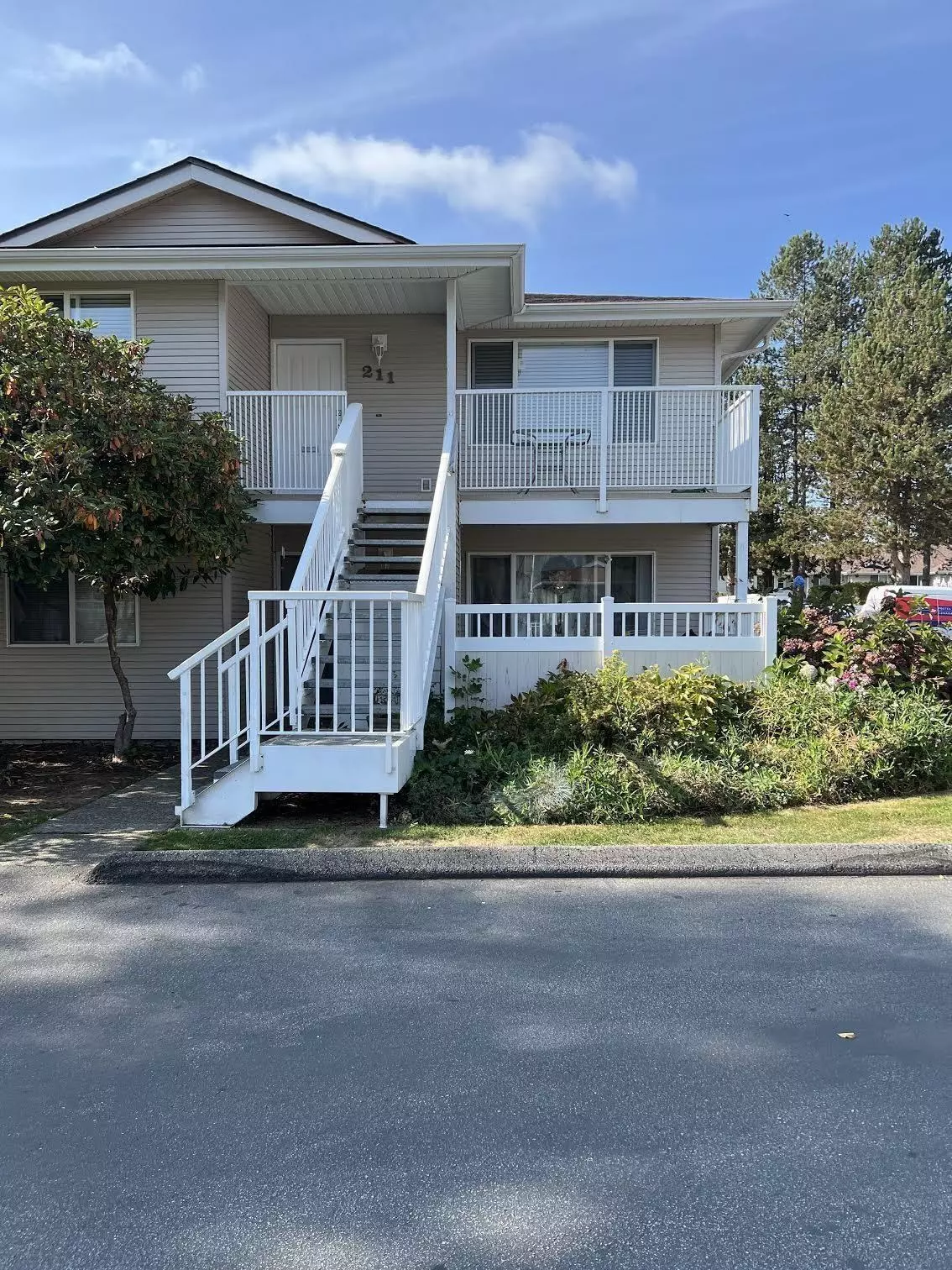Surrey, BC V3W 2P6,13947 72 AVE #212