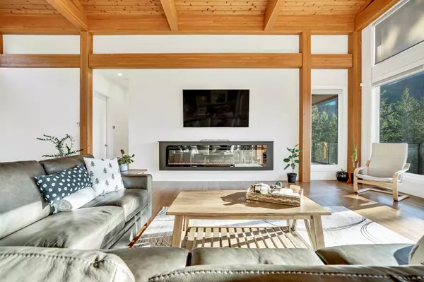 1024 Goat Ridge DR Britannia Beach, BC V8B 1J2