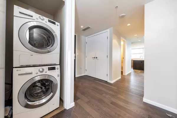 1351 Continental ST #2707 Vancouver, BC V6Z 0C6