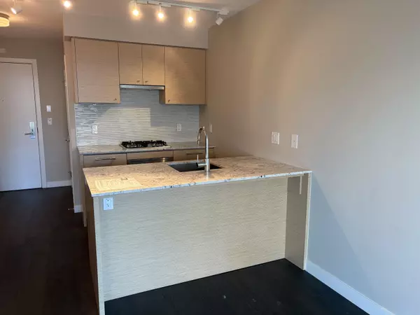 Richmond, BC V6Y 0H2,6180 Cooney RD #705