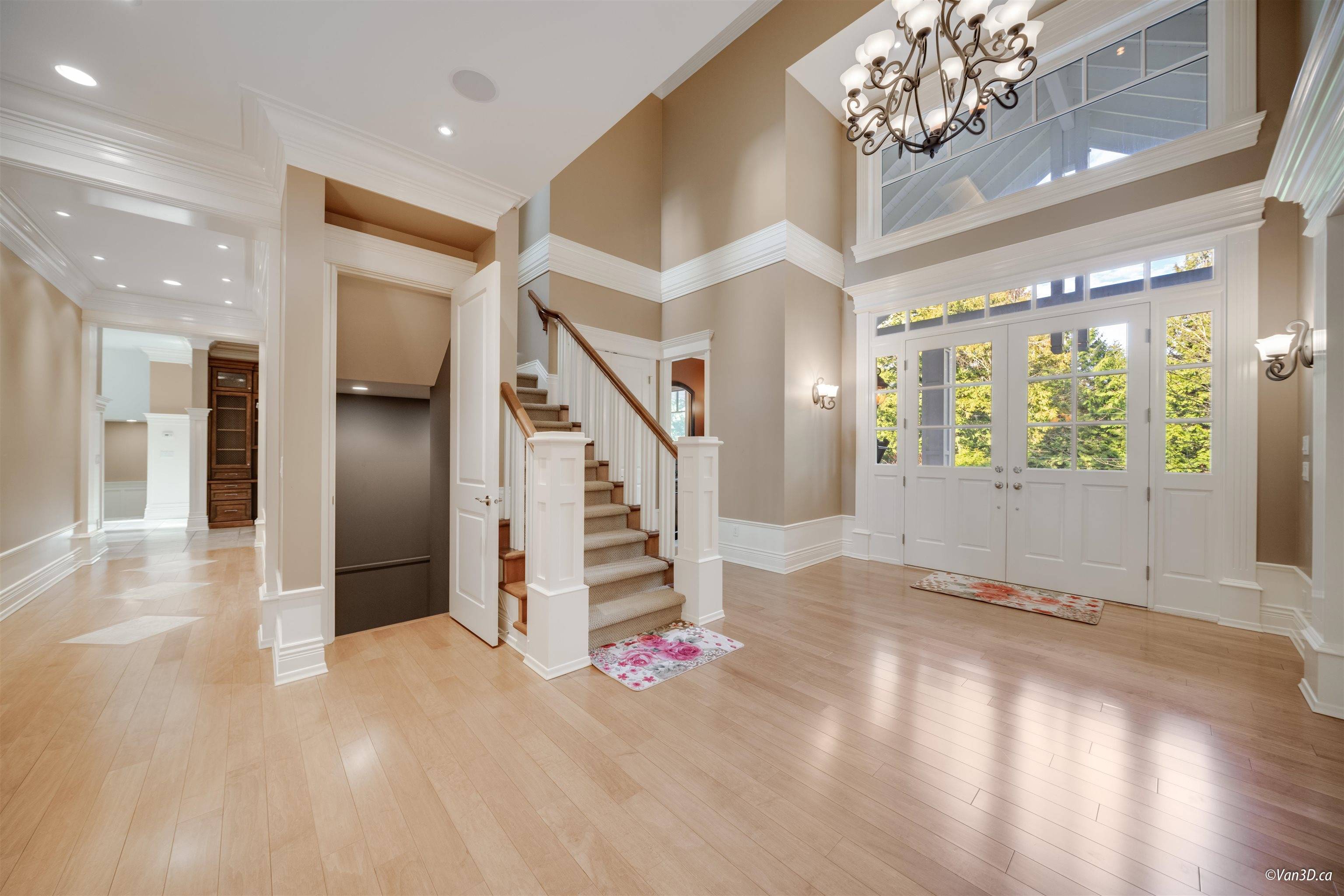Surrey, BC V4P 1W9,13464 Vine Maple DR