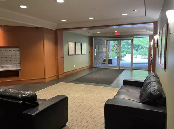 North Vancouver, BC V7P 0A2,1633 Mackay AVE #317