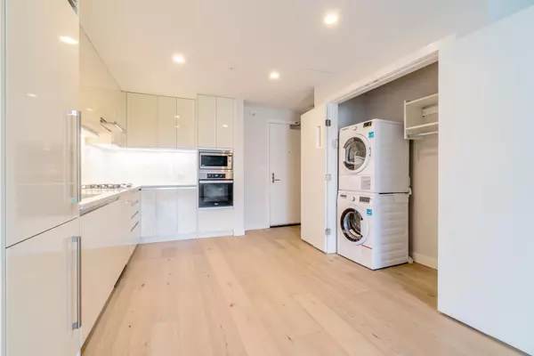 528 W King Edward AVE #208 Vancouver, BC V5Z 2C3