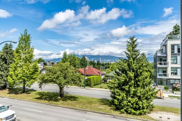 528 W King Edward AVE #208 Vancouver, BC V5Z 2C3